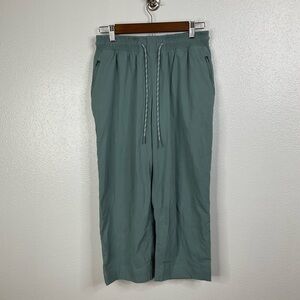Athleta Trekkie Straight Crop Pant in Minimalist Gray Sage Size 4 Petite